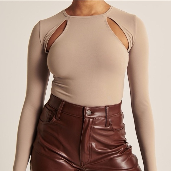 Abercrombie & Fitch soft A&F Collection Cut-Out Long Sleeve bodysuit - Picture 1 of 5